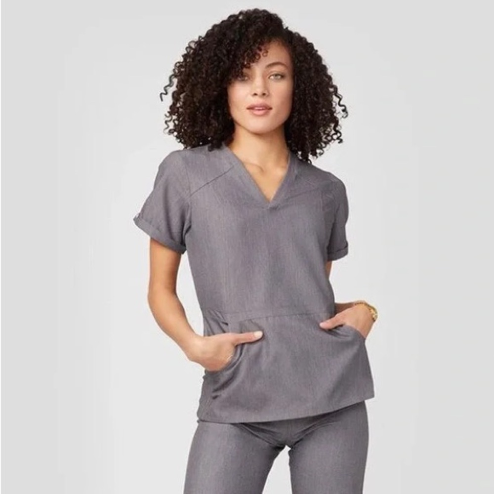 Figs NEW Women’s Flores Peplum V-Neck Short Sleeve Scrub Top Graphite Grey M